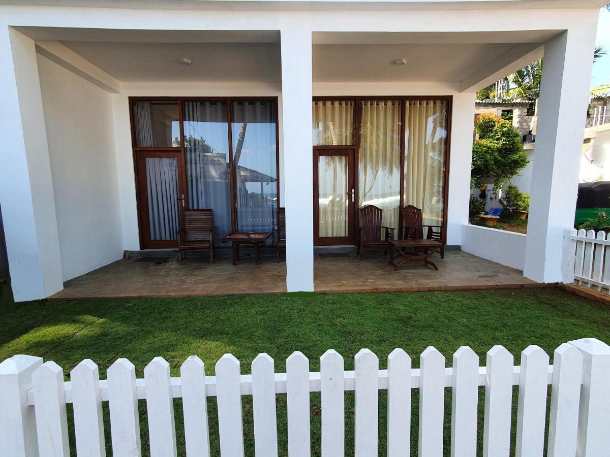 The Beach House Apartment Dickwella Exterior photo